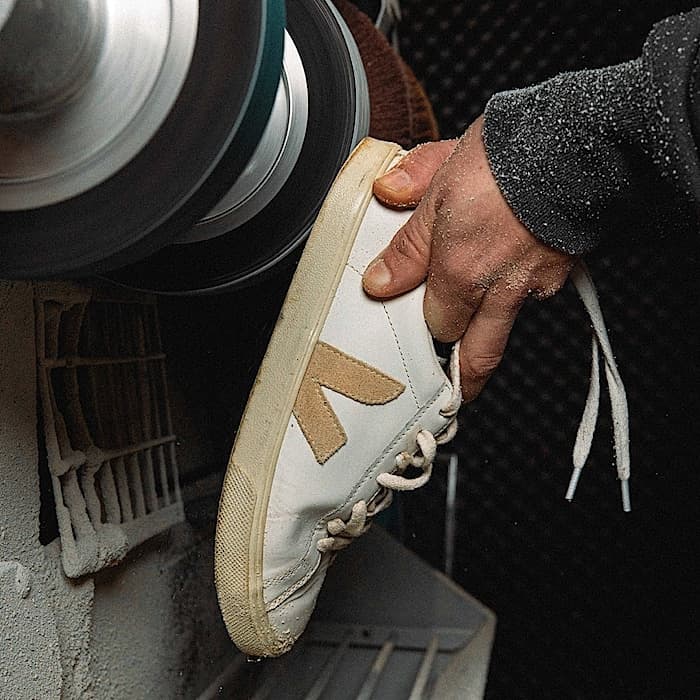 Recyclage de baskets VEJA